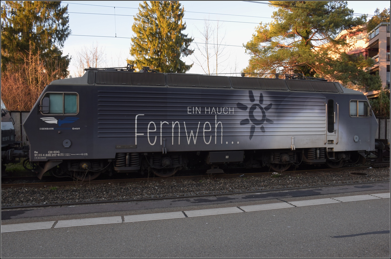 Re 446 017 der EDG in Rheinfelden (Aargau). Dezember 2023.