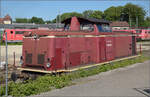 noerdlingen/884709/4-noerdlinger-eisenbahnfestv-100-1365-wurde 4. Nrdlinger Eisenbahnfest.

V 100 1365 wurde 1963 von der Maschinenfabrik Esslingen geliefert, spter in 211 365 umnummeriert. Bereits 1988 wurde die Lok ausgemustert und 1991 von der Elisabeth Layritz GmbH aufgearbeitet und remotorisiert. Bereits 1992 wurde die Maschine an die BB verkauft und unter 2048 014 eingereiht. 2001 wurde sie erneut ausgemustert und kam 2002 zur Bayernbahn. Fortan war sie unter der alten Nummer unterwegs und bekam lediglich bei der NVR-Nummer die DB-Computernummer zugeteilt. Nrdlingen, Juni 2025.