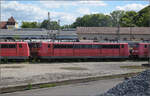 noerdlingen/884716/4-noerdlinger-eisenbahnfestaus-der-schaukelpferdsammlung-im 4. Nrdlinger Eisenbahnfest.

Aus der Schaukelpferdsammlung im Gelnde der Bayernbahn: 151 103, rechts davon 151 032. Nrdlingen, Juni 2025.