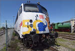 noerdlingen/884727/4-noerdlinger-eisenbahnfestnicht-jeder-blaue-plueschelefant 4. Nrdlinger Eisenbahnfest.

Nicht jeder blaue Plschelefant darf das. Weil es so schn war, am Nachmittag nochmal auf der Elefantenlok sitzen und den 50. Geburtstag des blauen Elefanten feiern. Der wrdige Sitzplatz war 110 469. Nrdlingen, Juni 2025.