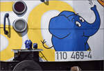 noerdlingen/884728/4-noerdlinger-eisenbahnfestnicht-jeder-blaue-plueschelefant 4. Nrdlinger Eisenbahnfest.

Nicht jeder blaue Plschelefant darf das. Weil es so schn war, am Nachmittag nochmal auf der Elefantenlok sitzen und den 50. Geburtstag des blauen Elefanten feiern. Der wrdige Sitzplatz war 110 469. Nrdlingen, Juni 2025.