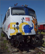 noerdlingen/884730/4-noerdlinger-eisenbahnfestdas-diesjaehrige-objekt-der 4. Nrdlinger Eisenbahnfest.

Das diesjhrige Objekt der Begierde: Die Elefantenlok zum 50. Geburtstags des blauen Elefanten. TRI machte es mglich und ergriff die Initiative. Selbstredend, dass eine Bgelfalte dekoriert wurde. Auswhlt wurde 110 469. Nrdlingen, Juni 2025.