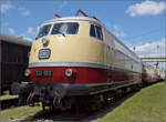 noerdlingen/884737/4-noerdlinger-eisenbahnfestdie-vorserienlok-e-03 4. Nrdlinger Eisenbahnfest.

Die Vorserienlok E 03 002 prsentiert sich in tadellosem Zustand auf dem Museumsgelnde in Nrdlingen. Juni 2025.