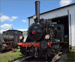 noerdlingen/884787/4-noerdlinger-eisenbahnfestdie-lok-luci-nr 4. Nrdlinger Eisenbahnfest.

Die Lok Luci Nr. 3 war ursprnglich von Orenstein & Koppel mit 1524 mm fr russische Breitspur fr die Ishora-Werke in Petersburg gebaut worden. Der zweite Weltkrieg verhinderte 1914 die Auslieferung, und so wurde sie umgerstet auf Normalspur an die Hchster Farbwerke in Kassel geliefert. 1933 kam sie zur Lechchemie in Gersthofen bei Augsburg. 1975 bernahm der Eisenbahnclub Mnchen die Lok, wo sie prompt zum Filmstar wurde. Nach viel Standzeit, Schauspielern in drei Filmen, Hauptrolle beim Bahnfest in Nrnberg zu 150 Jahre Bahn in Deutschland, ging es ber Zwischenstationen zum bayerischen Eisenbahnmuseum. Dort wurde sie 2017 aufgearbeitet und steht seither zur Verfgung. Juni 2024
