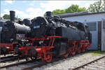 noerdlingen/884790/4-noerdlinger-eisenbahnfestder-hinten-ganz-kurze 4. Nrdlinger Eisenbahnfest.

Der hinten ganz kurze Bubikopf 64 094. Juni 2025.