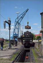 br-528-dr-528-dr-umbau-2/884792/4-noerdlinger-eisenbahnfestreko-lok-52-8128-bei 4. Nrdlinger Eisenbahnfest.

Reko-Lok 52 8128 bei der Bekohlung. Juni 2025.