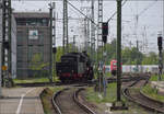 Dampftag im Albtal.

58 111 umfährt ihren Zug in Karlsruhe. Mai 2024.