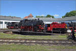 br-64-4/884788/4-noerdlinger-eisenbahnfestder-hinten-ganz-kurze 4. Nrdlinger Eisenbahnfest.

Der hinten ganz kurze Bubikopf 64 094 auf dem 'Prsentierteller'. Juni 2025.