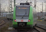 025/911162/422-049-und-422-015-fahren 422 049 und 422 015 fahren in die Abstellung. Duisburg, Februar 2026.