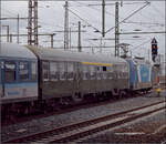 eilzugwagen-2-serie-n-wagen-silberlinge-4/911255/der-gruene-silberling-ist-ein-sonderling Der gr�ne Silberling ist ein Sonderling oder ein Wegmannwagen aus Luxemburg. D-GfG 50 80 31-34 113-6 ABnrz lautet seine Kennung. Zusammen mit 101 133 geht die RB 31 auf die Reise nach Moers. Duisburg, Februar 2026.