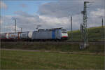 kbs-702-offenburg-basel-rheintalbahn/865478/markgraefler-land-vor-dem-fall-der Markgräfler Land vor dem Fall der Blätter.

186 499 von Railpool bei Auggen. Oktober 2024.