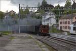 Vapeur Val-de-Travers: Train du Terroir.

E 3/3 8511 bei bei Einfahrt nach Travers. Mai 2023.