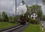 e-33-3/813115/vapeur-val-de-travers-train-au-fil-de Vapeur Val-de-Travers: Train 'Au fil de l'Areuse'.

E 3/3 8511 bei Mtiers. Mai 2023.
