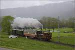 Vapeur Val-de-Travers: Train  Au fil de l'Areuse .

E 3/3 8511 umfhrt das Landhaus Le Marais zwischen Mtiers und Couvet. Mai 2023.