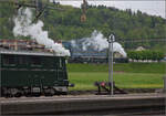 e-33-3/879758/brauereifest-feldschloesschender-sandwichzug-mit-e-22 Brauereifest Feldschlösschen.

Der Sandwichzug mit E 2/2 8666 'Chnurrli' und E 3/3 8512 auf Pendelfahrt Rheinfelden-Feldschlösschen. April 2025.