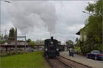 e-33-3/879779/brauereifest-feldschloesschender-sandwichzug-mit-e-22 Brauereifest Feldschlösschen.

Der Sandwichzug mit E 2/2 8666 'Chnurrli' und E 3/3 8512 auf Pendelfahrt Rheinfelden-Feldschlösschen. April 2025.