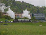 e-33-3/879792/brauereifest-feldschloesschender-sandwichzug-mit-e-22 Brauereifest Feldschlsschen.

Der Sandwichzug mit E 2/2 8666 'Chnurrli' und E 3/3 8512 auf Pendelfahrt Rheinfelden-Feldschlsschen. April 2025.