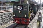 ed-33-10/844353/zu-den-ostereiern-im-sihlwald-e Zu den Ostereiern im Sihlwald. 

E 3/3 5 'Schnaaggi Schaaggi' der SiTB fährt die Rampe von Gieshübel zum Tunnel in den Bahnhof Zürich-Wiedikon herunter. März 2024.