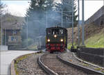 ed-33-10/844362/zu-den-ostereiern-im-sihlwalde-33 Zu den Ostereiern im Sihlwald.

E 3/3 5 'Schnaaggi Schaaggi' der Sihlthalbahn in der Sihlau. März 2024.