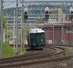 650-baden-turgi-brugg-rupperswil-aarau-olten-nobscbsbb-2/879729/anfahrt-zum-nationalbahnfestae-35-10219-und Anfahrt zum Nationalbahnfest.

Ae 3/5 10219 und Bm 4/4 II 18451 auf dem Weg nach Etzwilen. Insbesondere die historische Diesellok d�rfte sich der frischen Luft erfreuen, war sie doch 9 Jahre nicht mehr im Einsatz. D�niken, April 2025.