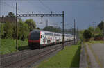 ic-2020-6/847827/ic-2020-gezogen-von-re-460 IC 2020, gezogen von Re 460 094 'Rätia' in Erlen. April 2024.