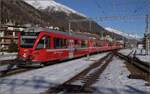 960-pontresina-samedan-scuol-tarasp-rhb-engadinerlinie/799785/ge-44-ii-620-auf-dem Ge 4/4 II 620 auf dem Weg nach Pontresina mit Steuerwagen 52804 voraus. Samedan, Januar 2023.