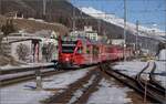960-pontresina-samedan-scuol-tarasp-rhb-engadinerlinie/799786/ge-44-ii-620-auf-dem Ge 4/4 II 620 auf dem Weg nach Pontresina mit Steuerwagen 52804 voraus. Samedan, Januar 2023.