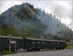 Train du Terroir.

B4ü 3924 vor dem Chapeau Napoleon in Fleurier. Mai 2024.