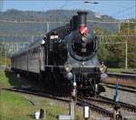 821-winterthur-etzwilen-ramsen-singen-snbnobsbbsehr-rs/829126/a-35-auf-dem-schweizer-baehnlea A 3/5 auf dem Schweizer Bhnle.

A 3/5 kommt mit dem Swiss Train Bleu in Etzwilen an. September 2023.