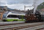 0-523-rabe-523-flirt-ch/813062/vapeur-val-de-travers-train-du-terroire-33 Vapeur Val-de-Travers: Train du Terroir.

E 3/3 8511 in Fleurier neben RABe 523 075 der SBB. Mai 2023. 