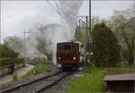 e-33-3/813373/vapeur-val-de-travers-train-au-fil-de Vapeur Val-de-Travers: Train 'Au fil de l'Areuse'.

Nach M�tiers das Gegenteil, E 3/3 8511 kommt nur ein paar Meter aus dem Bahnhof rausgefahren. So gibt es eben ein paar Extrabilder. Mai 2023.