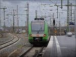 025/911264/eine-doppeltraktion-422-in-duisburg-am Eine Doppeltraktion 422 in Duisburg, am Zugschluss 422 007. Februar 2026.