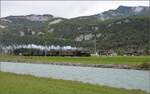 g-34-sbb-14/802171/ballenberg-dampfbahn-nach-innertkircheng-34-208 Ballenberg Dampfbahn nach Innertkirchen.

G 3/4 208 entlang der Aare durch das Haslital, Oktober 2019.