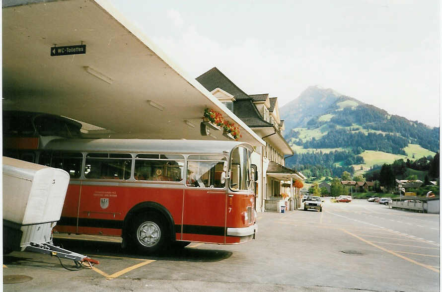 (003'415) - AFA Adelboden - Nr. 7/BE 26'707 - FBW/Vetter-R&J Anderthalbdecker im Juni 1988 beim Bahnhof Frutigen (Teilaufnahme)