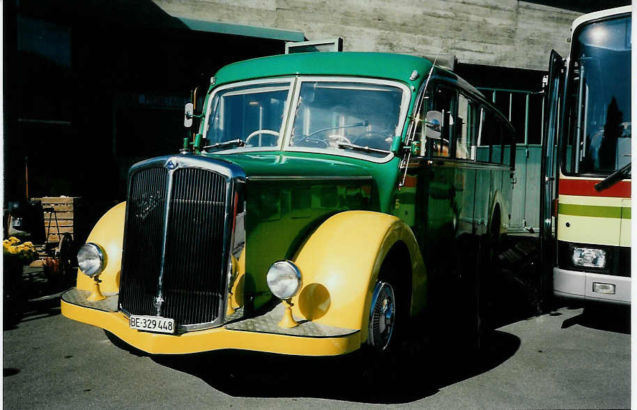 (003'723) - AvH Heimenschwand - Nr. 5/BE 329'448 - Saurer/Gangloff am 15. Oktober 1988 in Thun, Garage STI (75 Jahre STI)