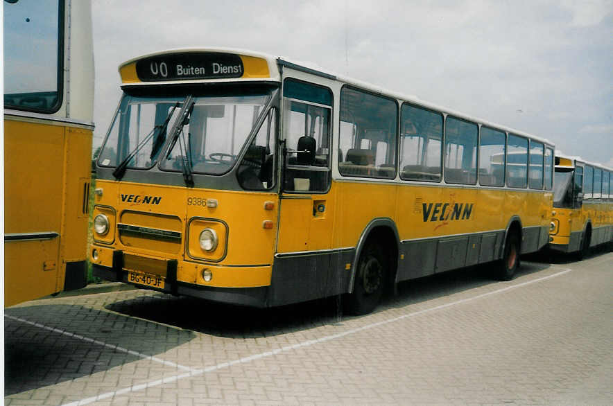 (017'813) - VEONN - Nr. 9386/BG-40-JF - DAF/Den Oudsten am 14. Juli 1997 in Meppel, Garage