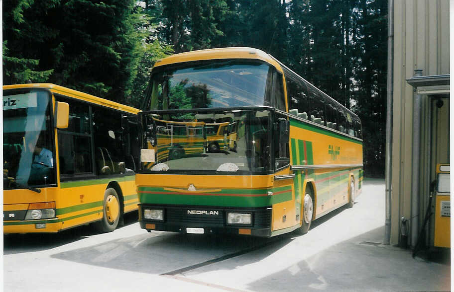 (018'136) - AvH Heimenschwand - Nr. 12/BE 26'698 - Neoplan am 22. Juli 1997 in Heimenschwand, Garage (75 Jahre AvH)