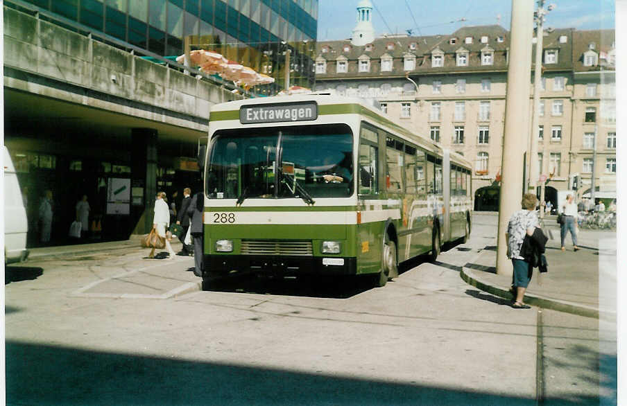 (019'037) - SVB Bern - Nr. 288/BE 419'288 - Volvo/R&J-Hess-Gangloff am 5. September 1997 beim Bahnhof Bern