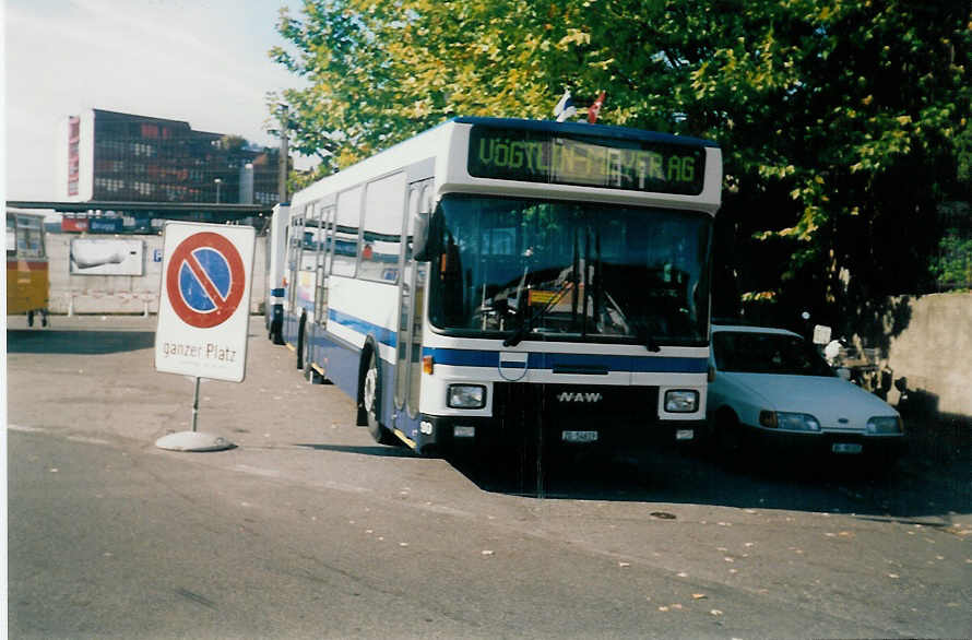 (020'412) - ZVB Zug - Nr. 99/ZG 54'619 - NAW/Hess am 25. Oktober 1997 beim Bahnhof Brugg (75 Jahre PAH Voegtlin-Meyer)