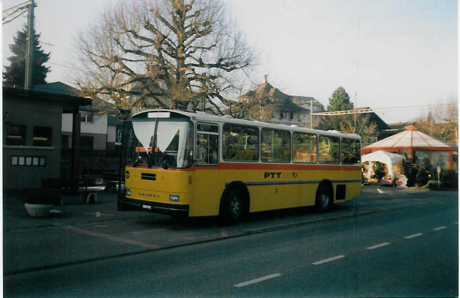 (021'631) - PTT-Regie - P 24'276 - Saurer/Tscher am 14. Februar 1998 beim Bahnhof Grosshchstetten