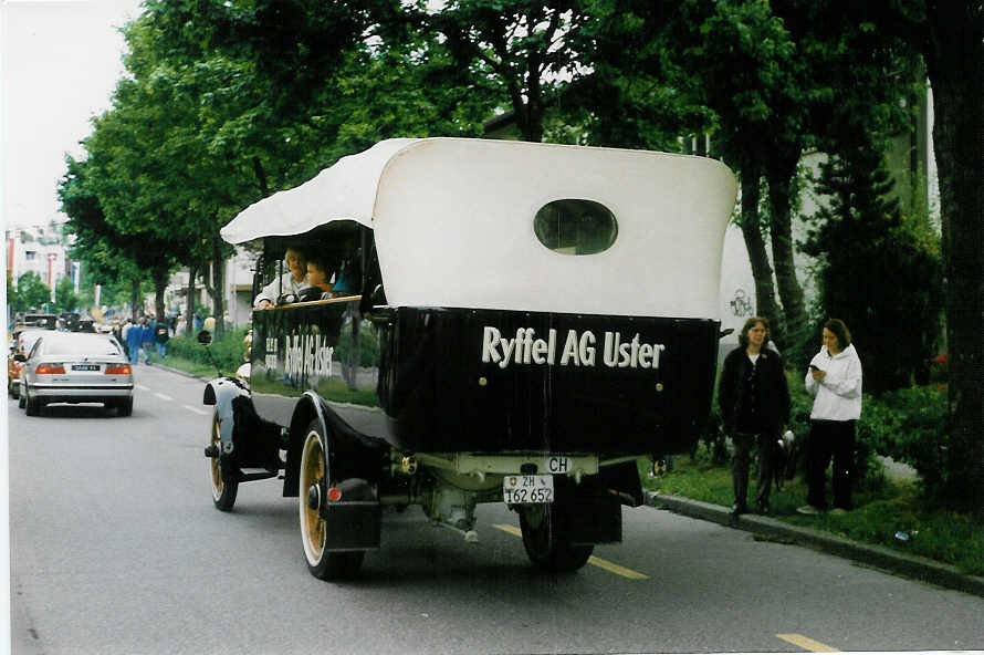 (023'316) - Ryffel, Uster - ZH 162'652 - Saurer/Walde (ex Fasnachtsverein, Basel; ex Feuerwehr, Thun) am 14. Juni 1998 in Uster, Zrichstrasse