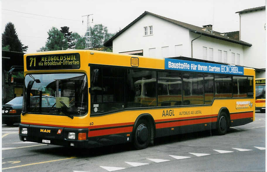 (023'925) - AAGL Liestal - Nr. 60/BL 7683 - MAN/Lauber am 9. Juli 1998 beim Bahnhof Liestal