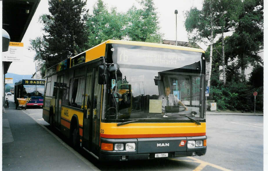 (023'932) - AAGL Liestal - Nr. 50/BL 7854 - MAN/Lauber am 9. Juli 1998 beim Bahnhof Liestal