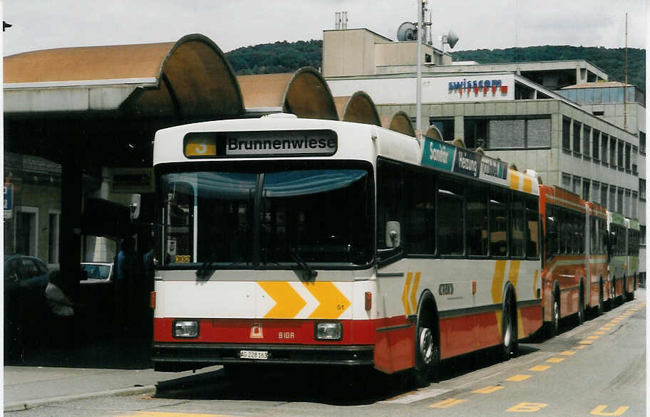 (024'632) - RVBW Wettingen - Nr. 51/AG 228'163 - Volvo/R&J am 15. Juli 1998 beim Bahnhof Baden