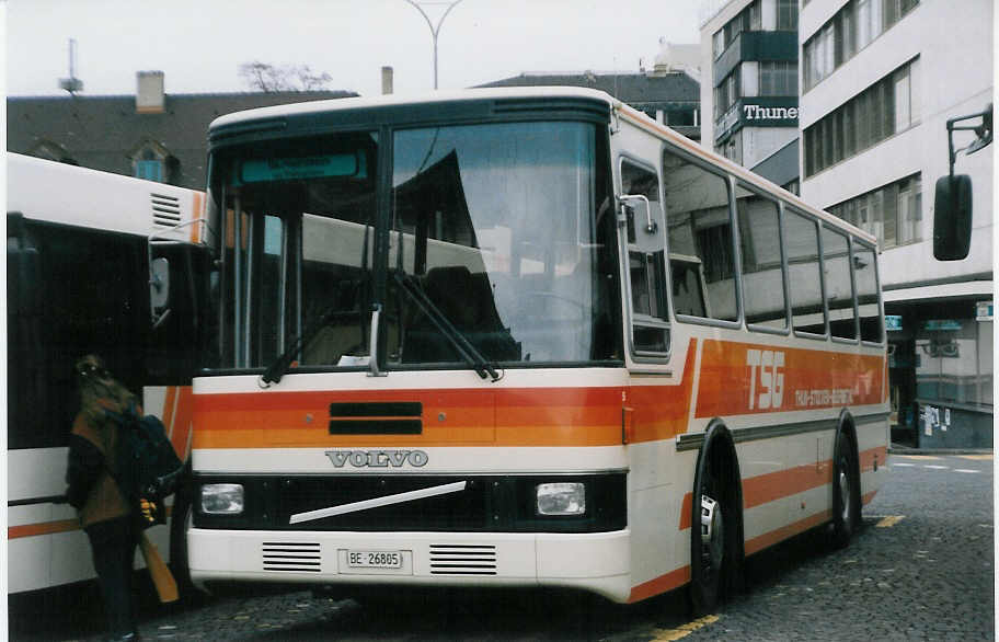 (027'816) - TSG Blumenstein - Nr. 5/BE 26'805 - Volvo/Lauber am 9. November 1998 beim Bahnhof Thun