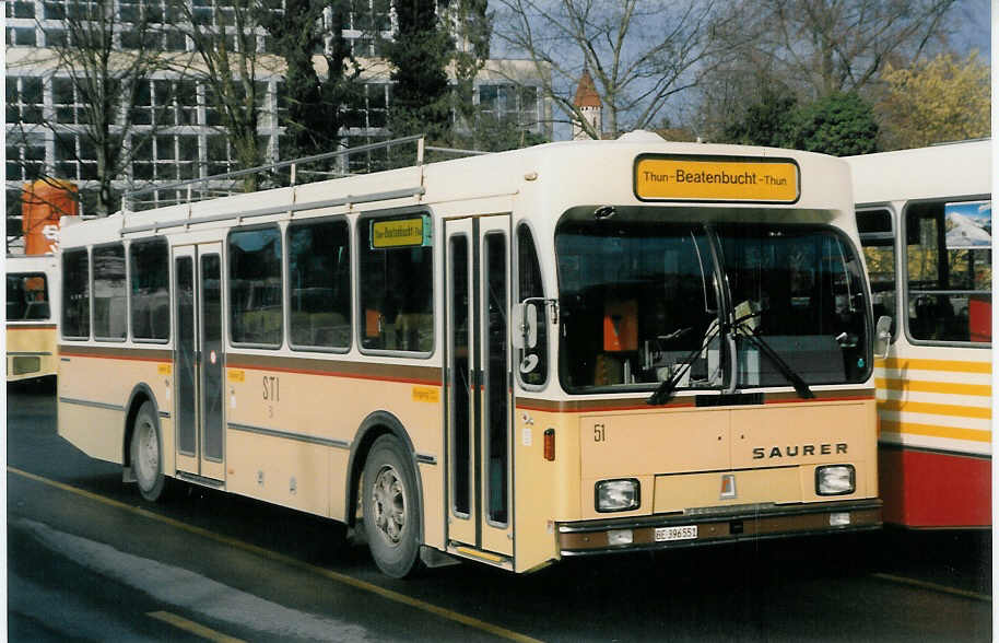 (028'826) - STI Thun - Nr. 51/BE 396'551 - Saurer/R&J am 8. Januar 1999 bei der Schifflndte Thun