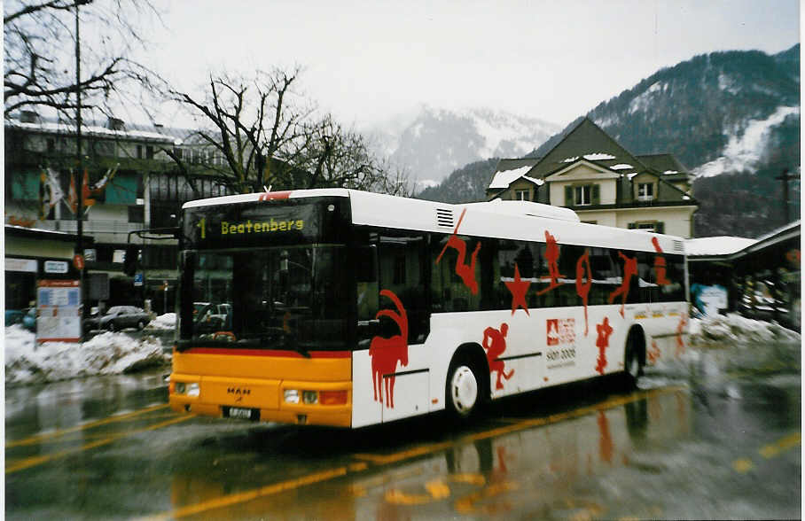 (029'415) - PTT-Regie - P 25'617 - MAN am 21. Februar 1999 beim Bahnhof Interlaken West