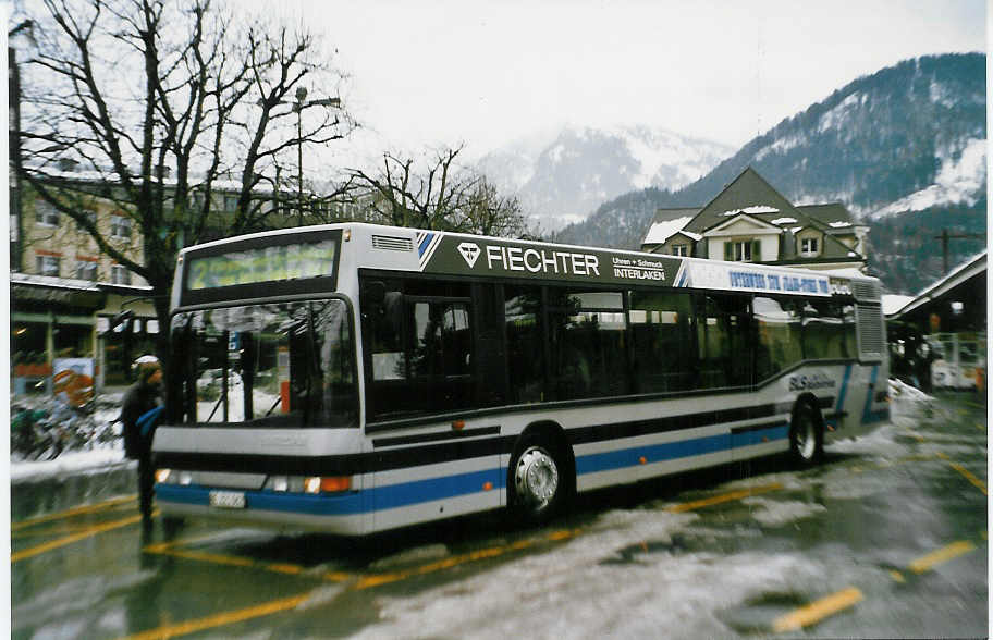 (029'416) - AAGI Interlaken - Nr. 33/BE 221'062 - Neoplan am 21. Februar 1999 beim Bahnhof Interlaken West