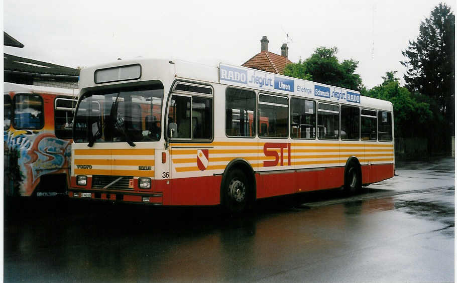 (031'504) - STI Thun - Nr. 36/BE 443'836 - Volvo/R&J (ex SAT Thun Nr. 36) am 12. Mai 1999 in Thun, Garage