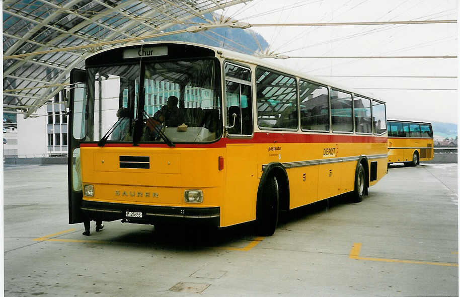 (032'727) - PTT-Regie - P 25'353 - Saurer/R&J am 27. Juni 1999 in Chur, Postautostation